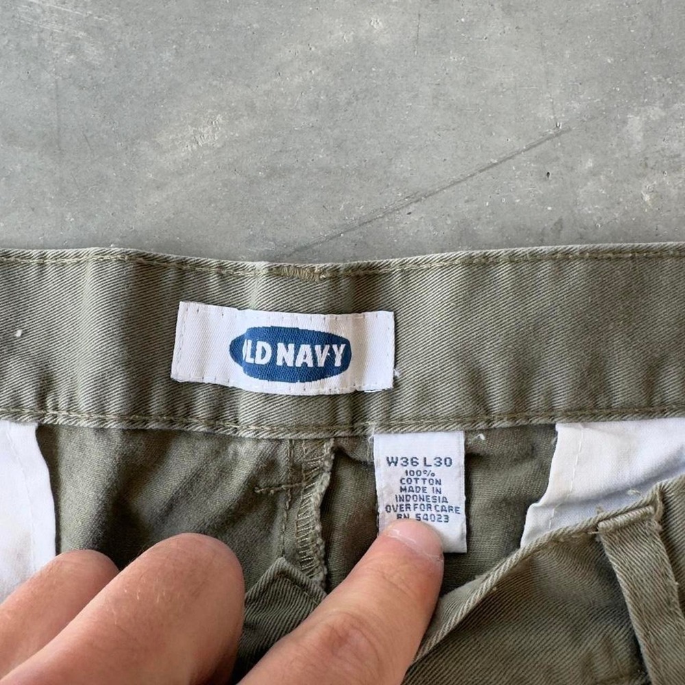 Vintage old navy olive green pleated chinos pants - Picture 2 of 6